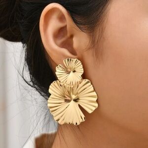 💰3 FOR 30 * NEW Textured Flowers Double Floral Boho Earrings Yellow Gold Tone